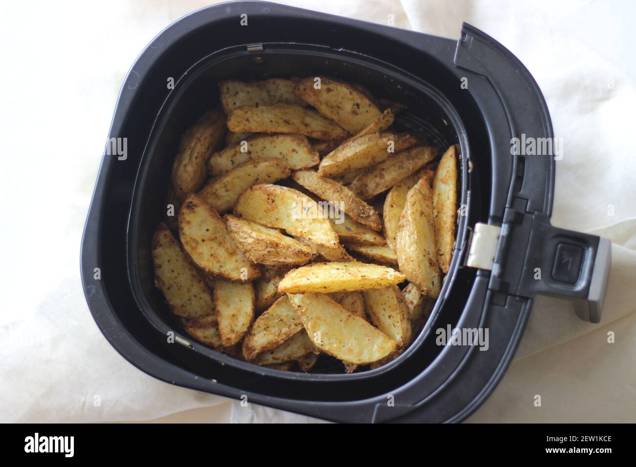 Potato wedges inside air fryer. Best way to fry potatoes without oil at home Stock Photo Alamy