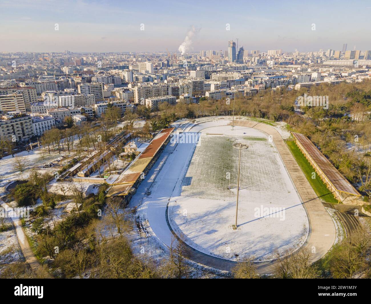 France, Paris, Bois de Vincennes, the Jacques Anquetil stadium and velodrome under the snow in winter (aerial view) Stock Photo