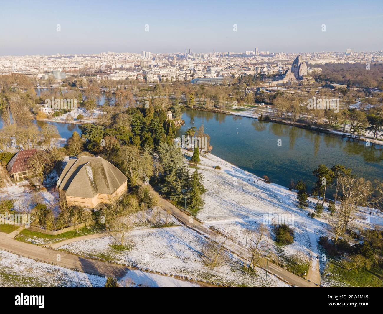 France, Paris, Bois de Vincennes, the Jacques Anquetil stadium and velodrome under the snow in winter (aerial view) Stock Photo
