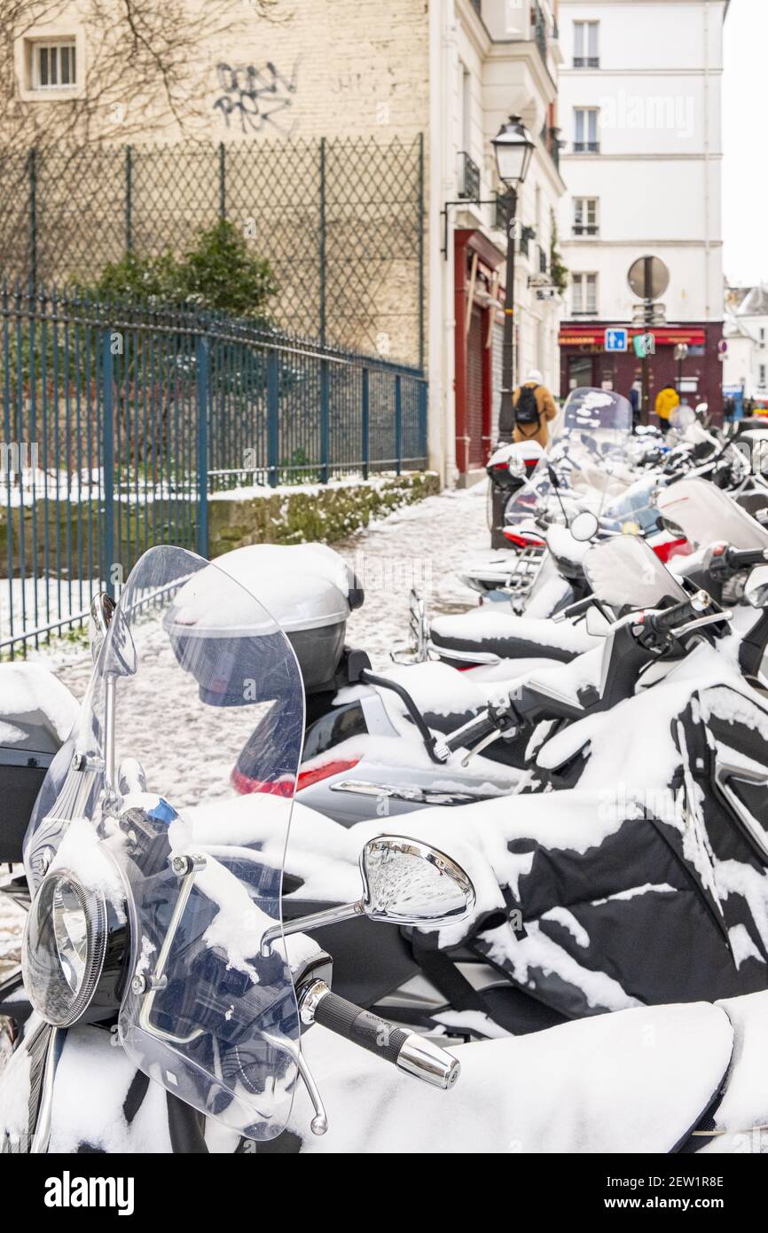 Paris motorcycles hires stock photography and images Alamy