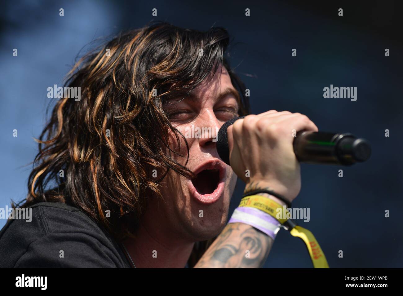 LOS ANGELES - AUGUST 13: Kellin Quinn of Sleeping with Sirens performs  onstage at FOX's 'Teen Fest 2017' at Clinton Middle School on August 13,  2017 in Los Angeles, California. (Photo by, image size:1300x955