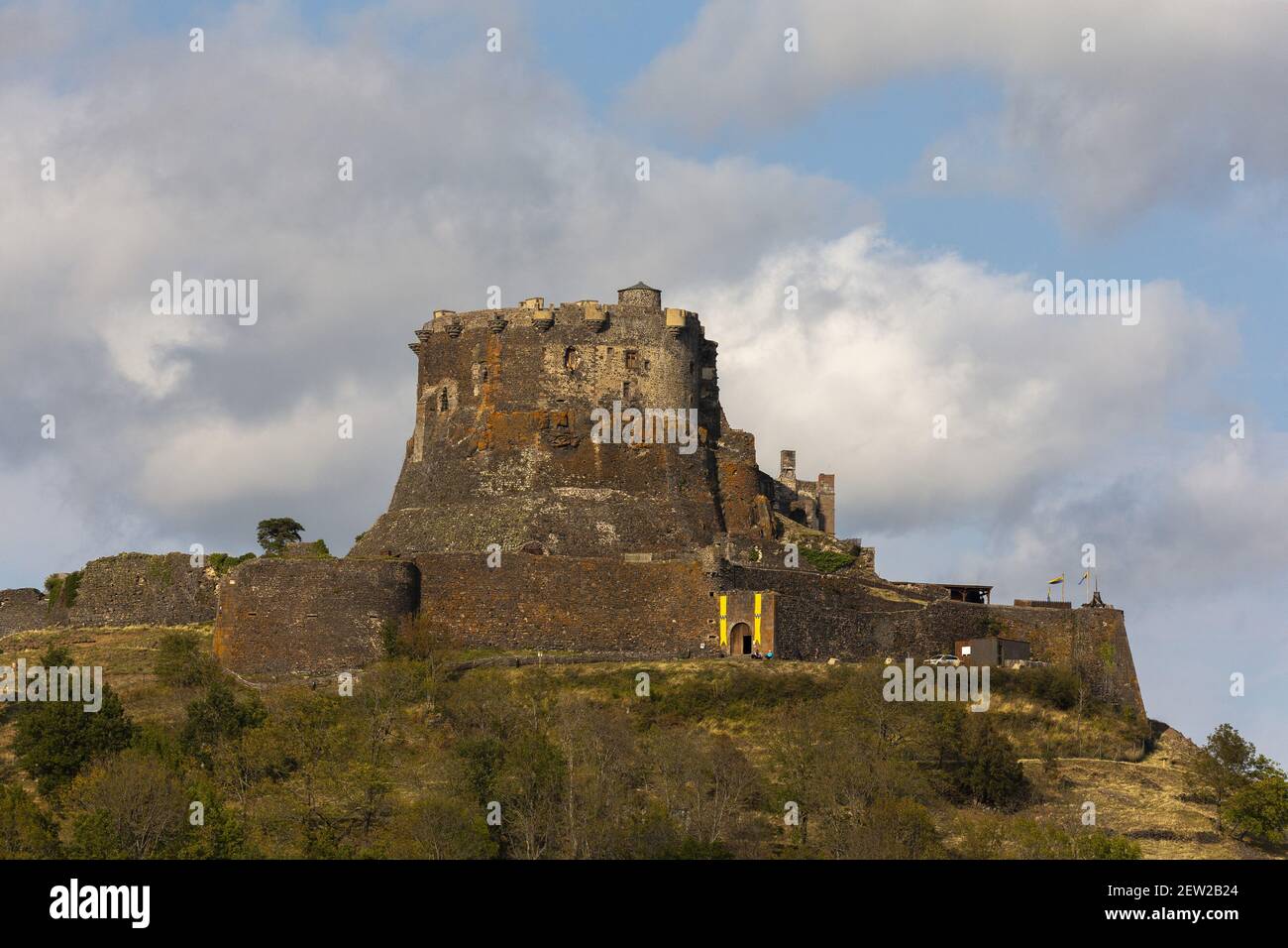 France, Puy-de-Dome, regional natural park of the Volcanoes of Auvergne, castle of Murol Stock Photo