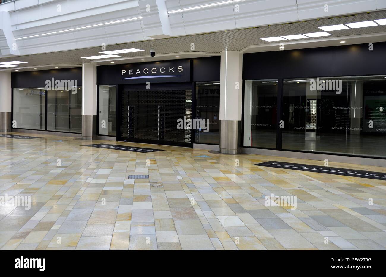 Peacocks clothing store closed down and empty shop premises a fatality of coronavirus lockdown, England Stock Photo