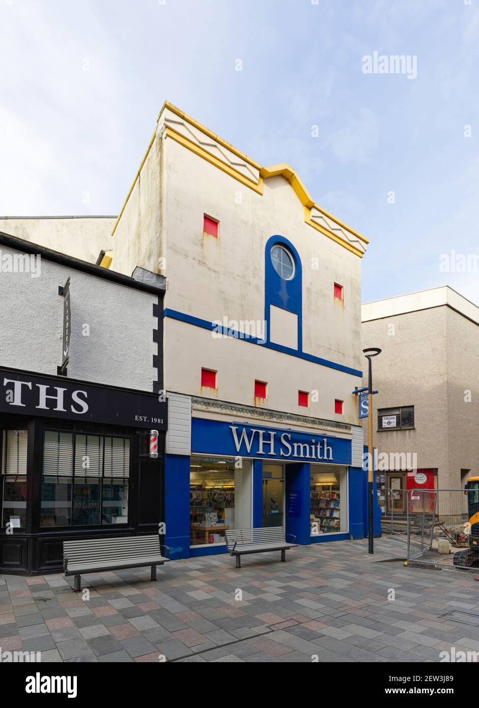 A Mephis style building with the Isle of Man Strand Street branch of W H Smiths Stock Photo