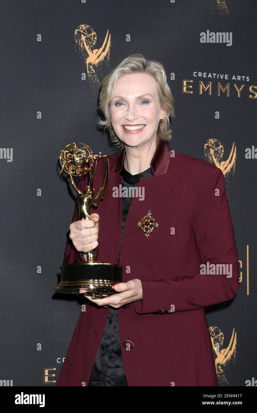 los-angeles-sep-9-jane-lynch-at-the-2017-creative-emmy-awards-at-the