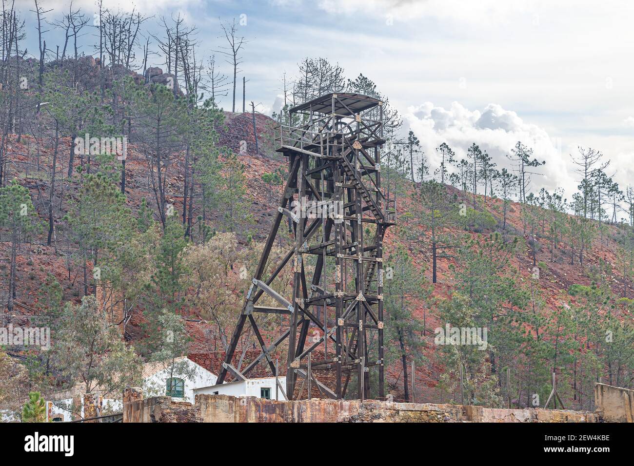 Detail of Castillete (a metallic structure in the shape of a tower) in the abandoned mine of copper, gold and silver in Peña de Hierro in Huelva, Anda Stock Photo