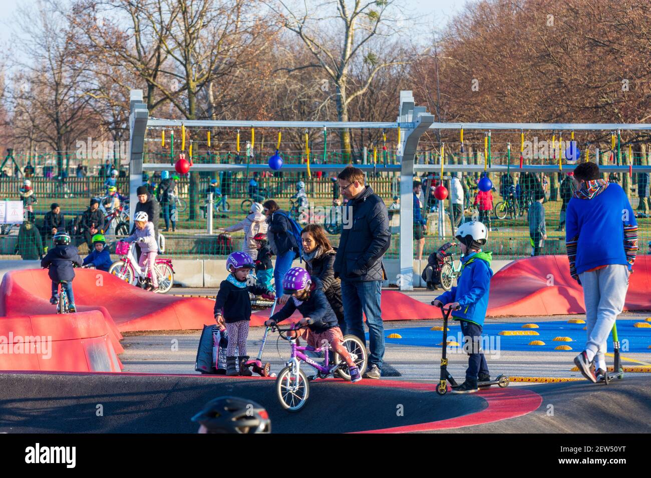 Wien, Vienna: Fahrrad Motorikpark (bicycle motor skills park) Kaisermühlen,  children, parents in 22. Donaustadt, Wien, Austria Stock Photo - Alamy