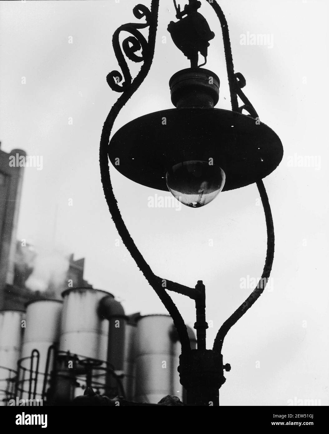 Old gas lamp at Dudley Gas Works in the Black Country, West Midlands, Uk 1953 Stock Photo
