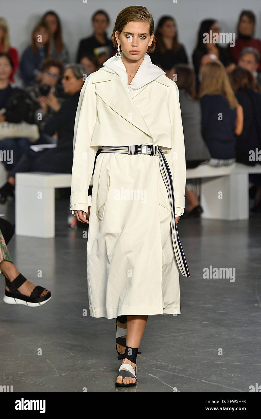 Model walks on the runway during the Sportmax Fashion Show during Milan  Fashion Week Spring Summer 2018 held in Milan, Italy on September 22, 2017.  (Photo by Jonas Gustavsson/Sipa USA Stock Photo - Alamy