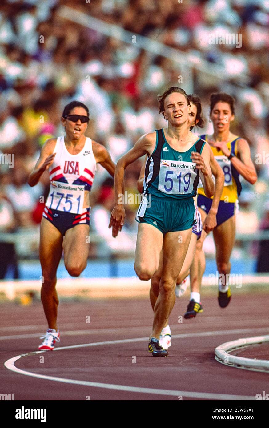 PattiSue Plumer, USA #1751 Catherina McKiernan (IRL) #519 competing in th Women's 3,000m Ht#1 at the 1992 Olympic Summer Games. Stock Photo