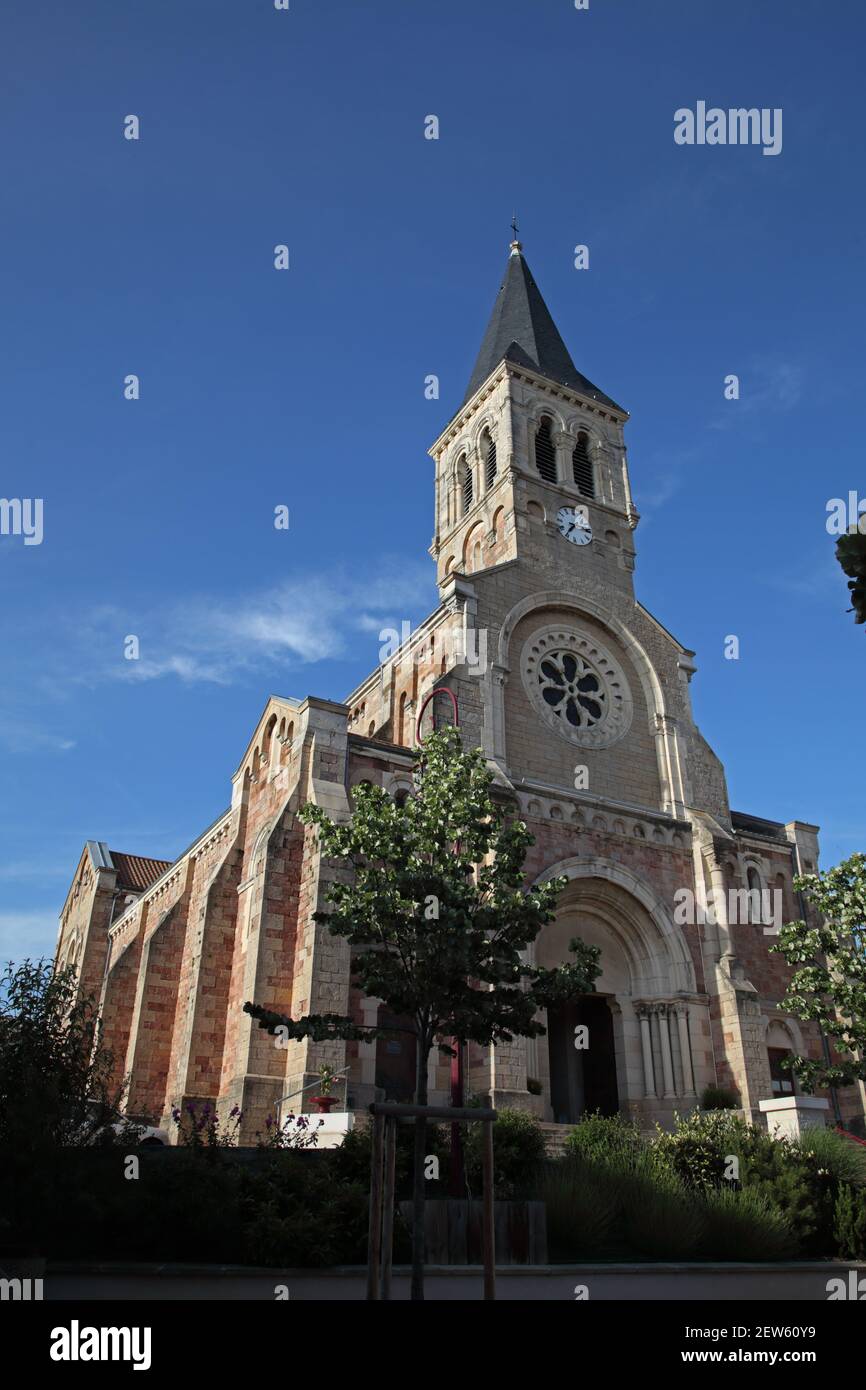 Église Notre Dame de l'Assomption at Julienas in the Beaujolais Rhône-Alpes France Stock Photo