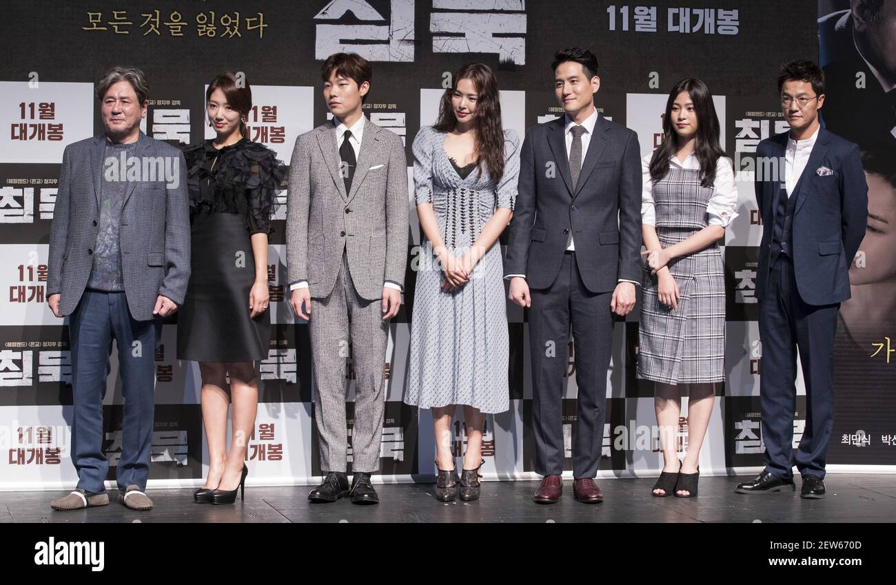 27 September 17 Seoul South Korea L To R South Korean Actors Choi Min Shik Park Shin Hye Ryu Jun Yeol Lee Ha Nui Park Hae Joon Lee Soo Kyung And Jo Han Chul Attend A Photo