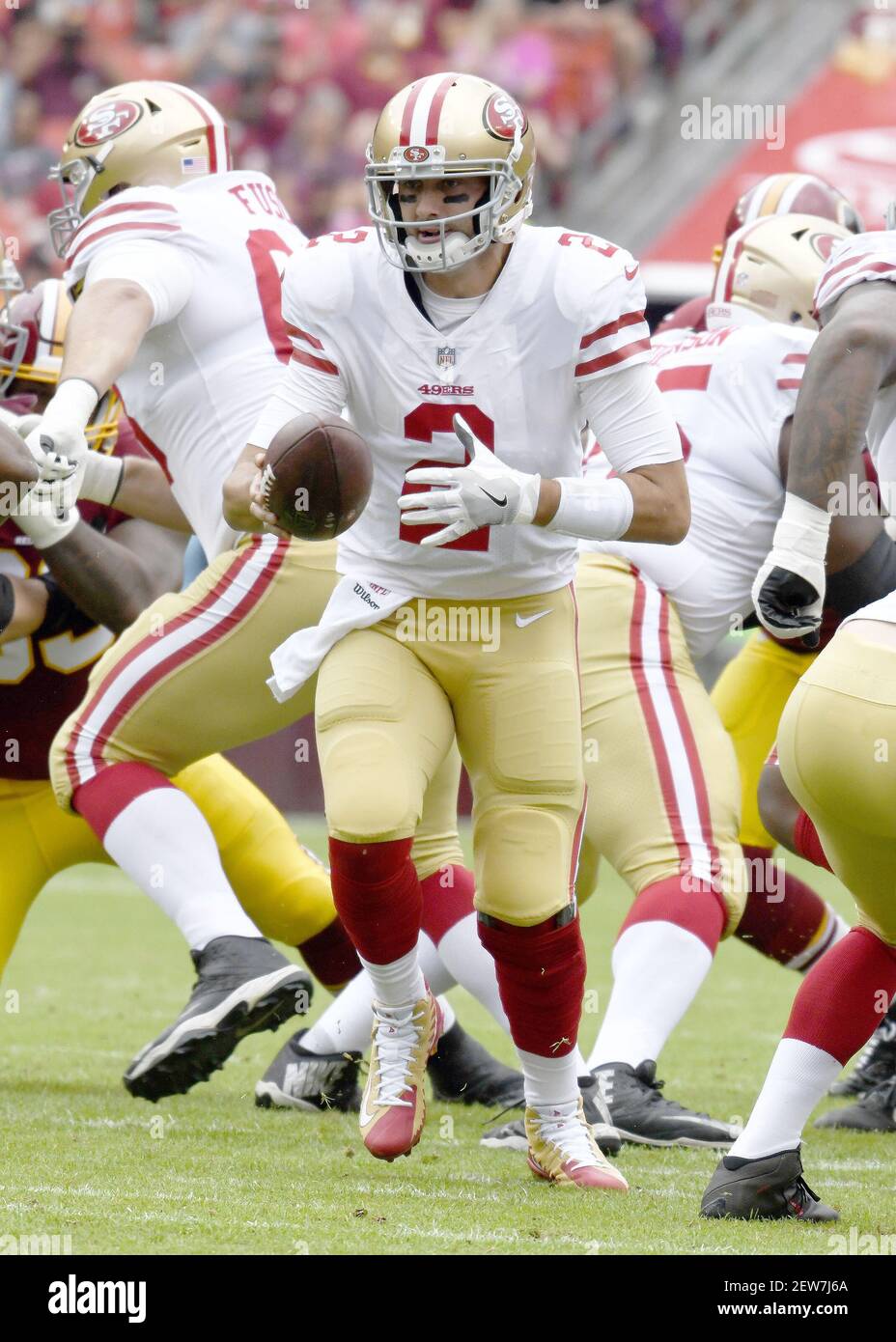 San Francisco 49ers quarterback Brian Hoyer (2) looks to hand-off the ...