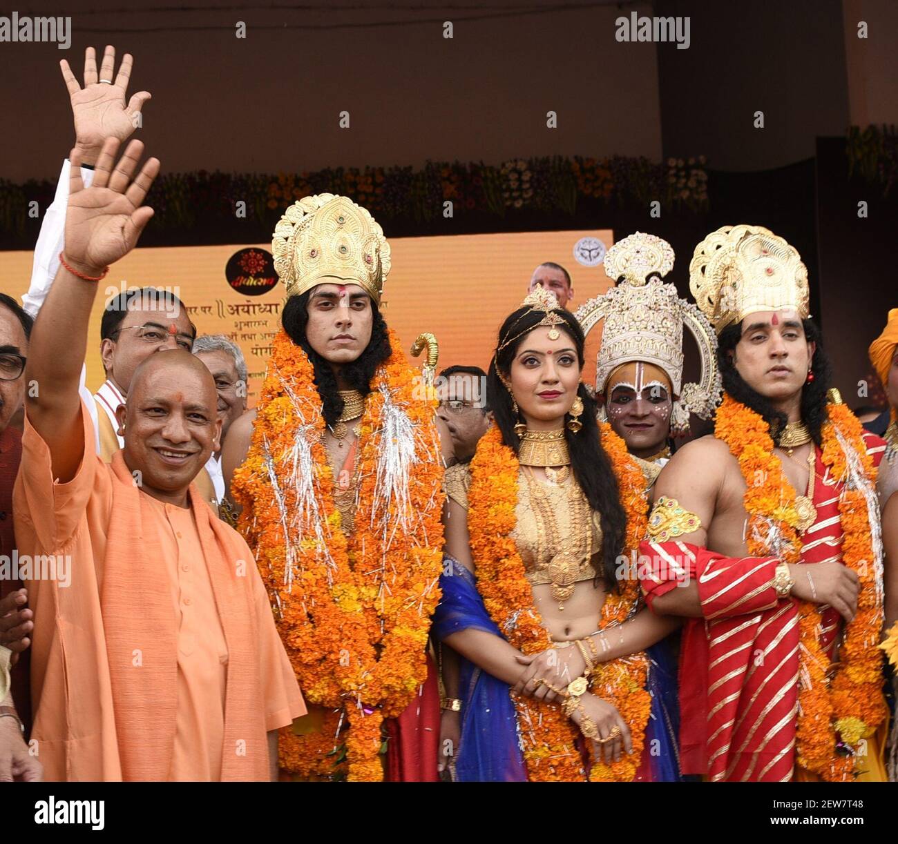 Uttar Pradesh CM Yogi Adityanath welcomes Artistes dressed up as ...