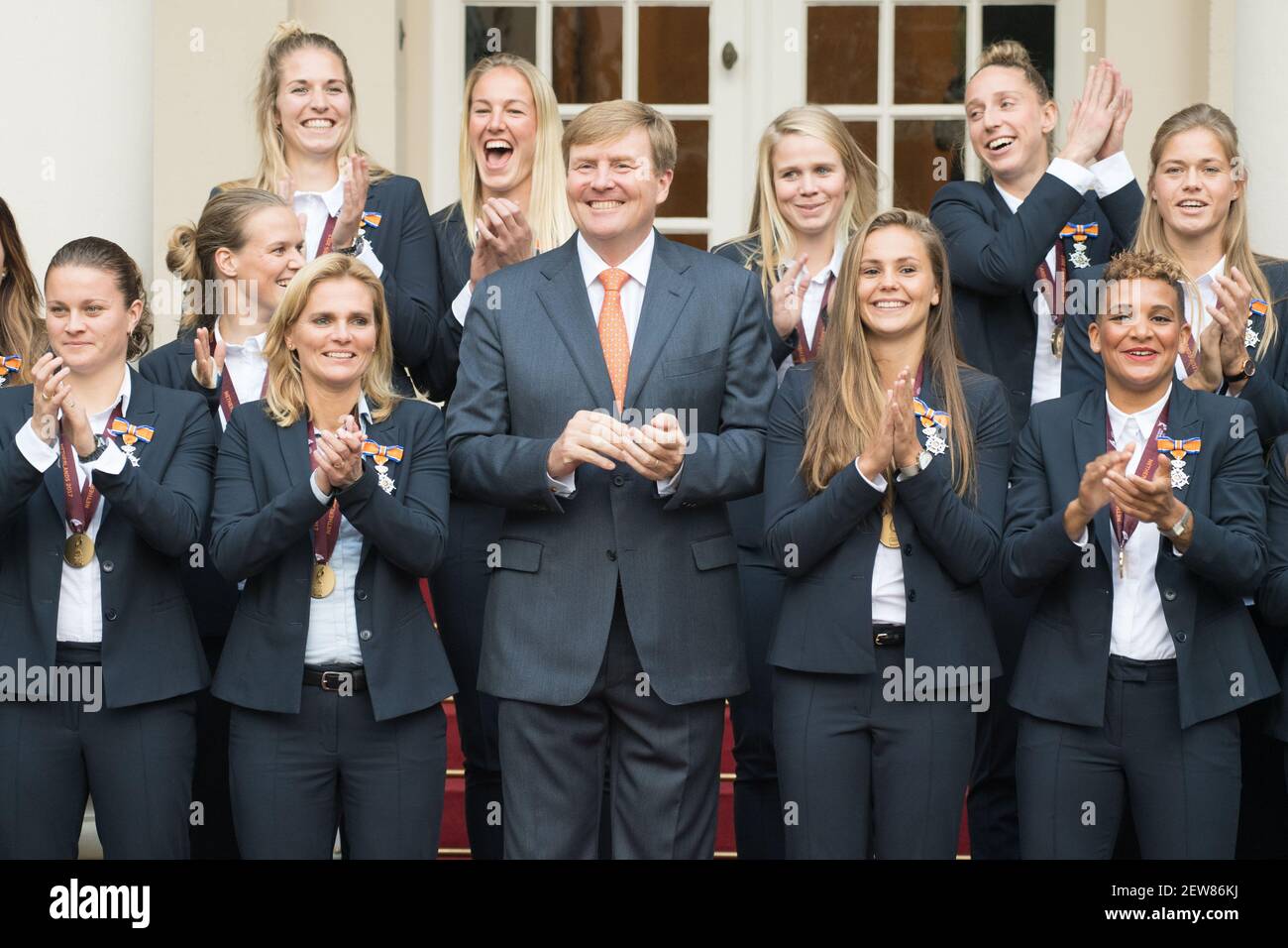 The Dutch women's soccer team get honoured and visit King Willem ...