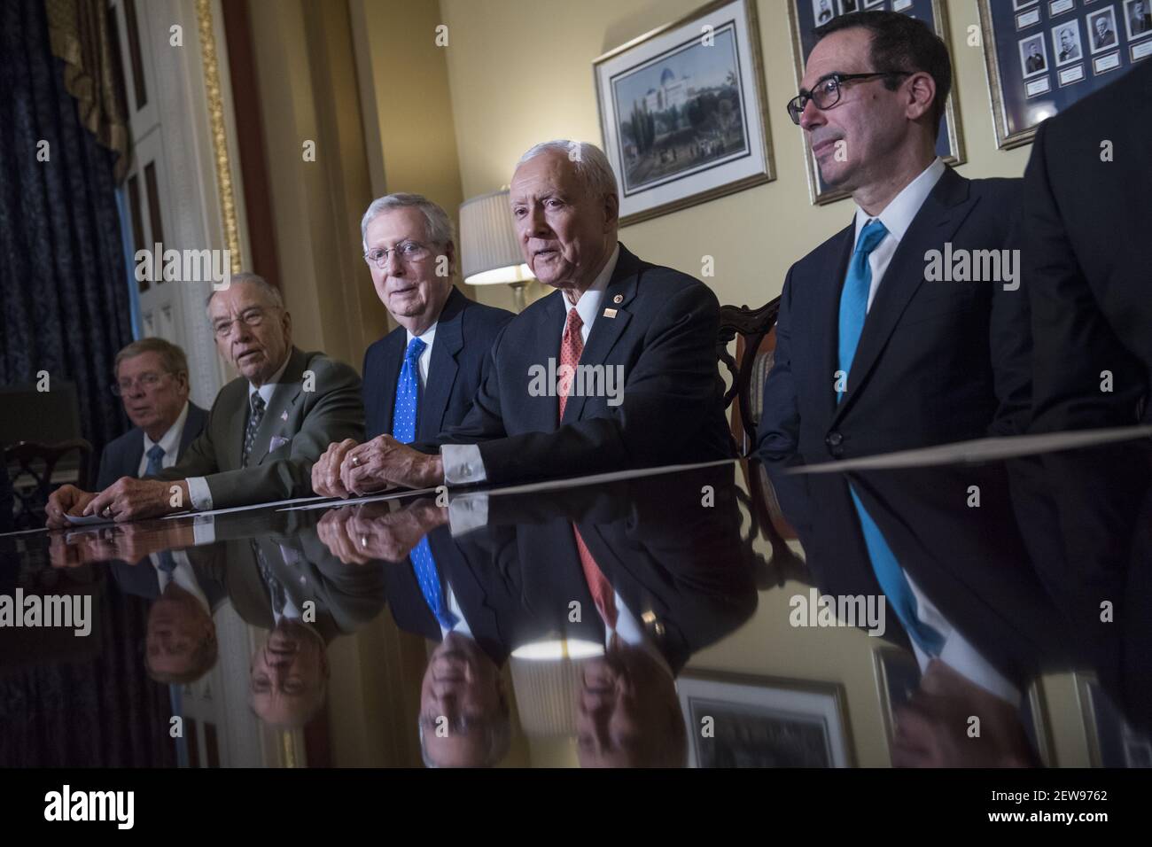 UNITED STATES - NOVEMBER 09: From left, Sens. Johnny Isakson, R-Ga., Charles Grassley, R-Iowa, Senate Majority Leader Mitch McConnell, R-Ky., Senate Finance Committee Chairman Orrin Hatch, R-Utah, and Treasury Secretary Steve Mnuchin, are pictured before a meeting in the Capitol on the Senate Republicans' tax reform plan on November 9, 2017. (Photo By Tom Williams/CQ Roll Call) Stock Photo