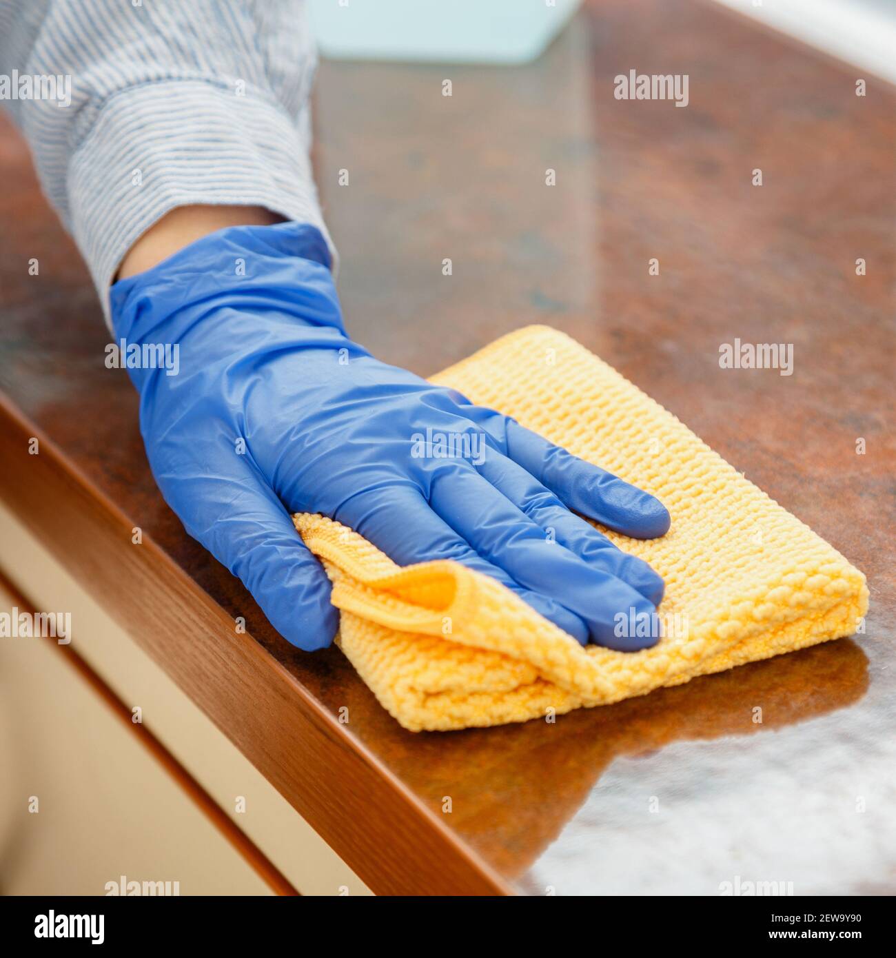 Woman cleaning kitchen surfaces hires stock photography and images Alamy