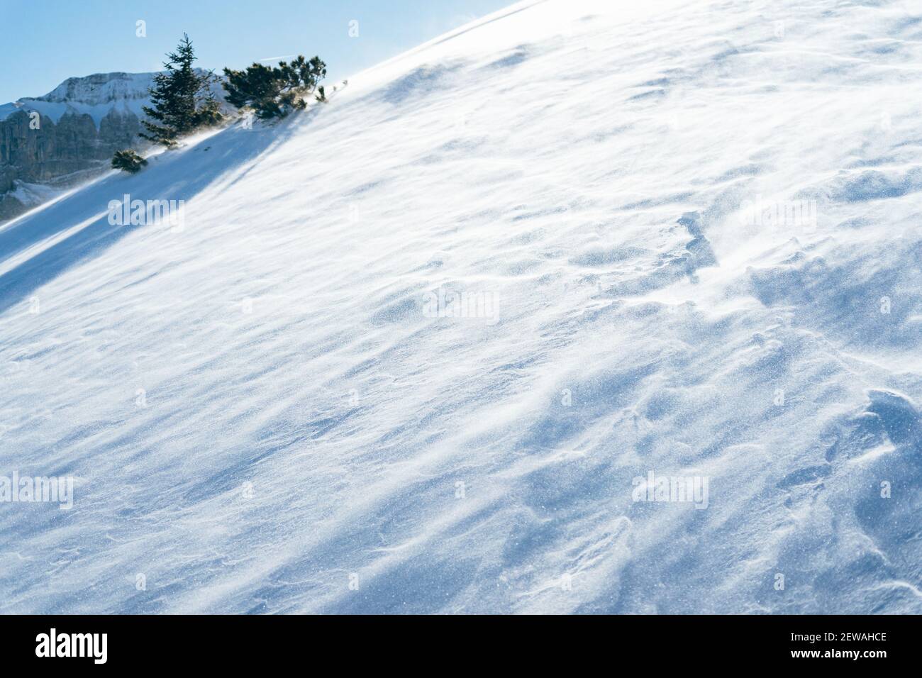 Mountain top with blowing snow hi-res stock photography and images - Alamy