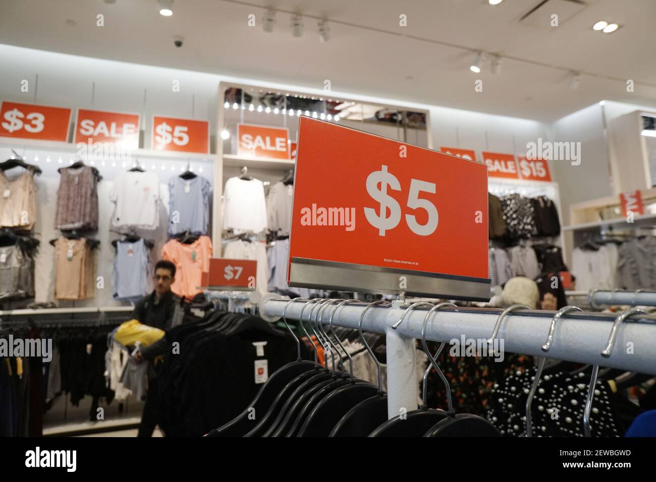 H&m store, or general clothing on sale hi-res stock photography and images  - Page 2 - Alamy