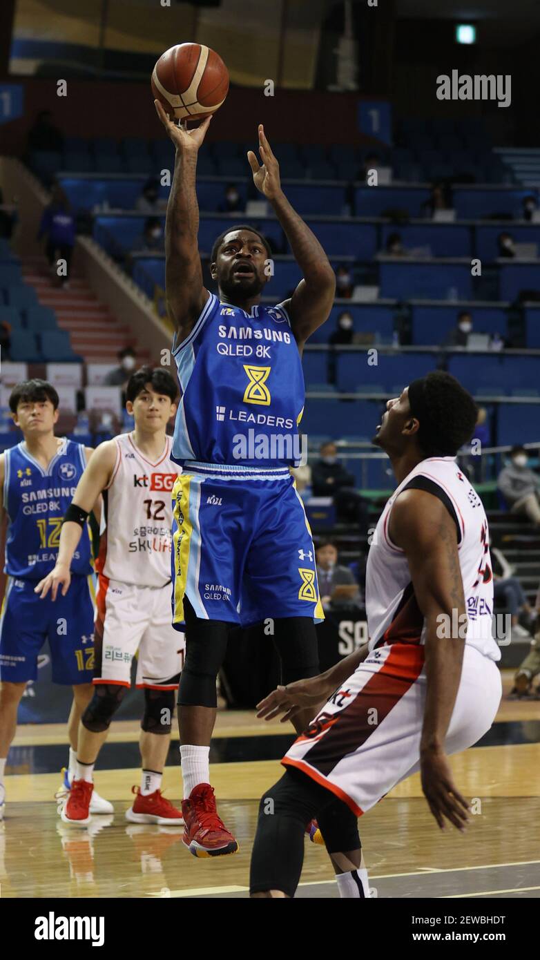 03rd Mar, 2021. Terrico White in action Terrico White (C) of the Seoul Samsung  Thunders goes up for a shot during a Korean Basketball League game against  the Busan KT Sonicboom at