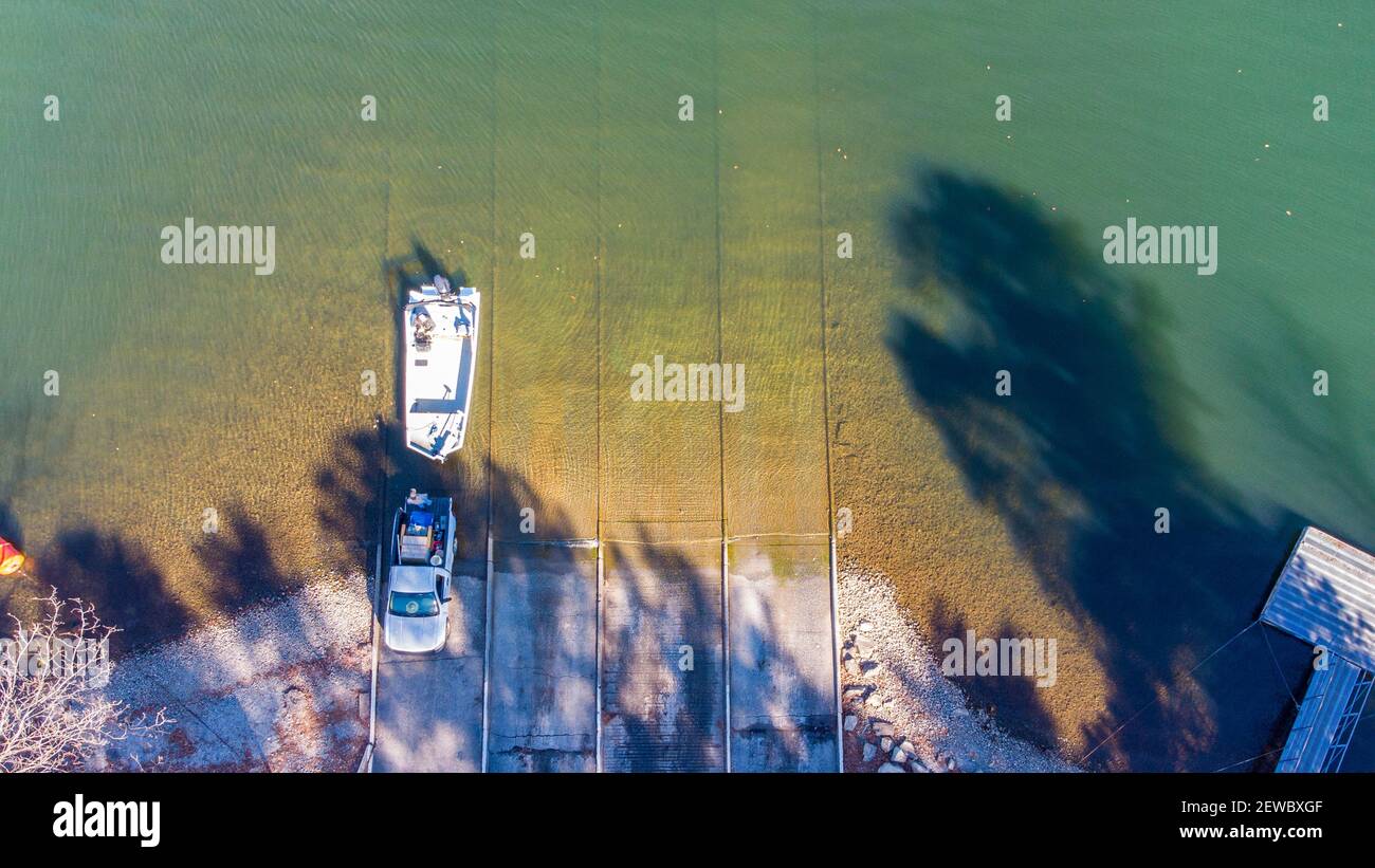 Pickup pulling a boat trailer hi-res stock photography and images - Alamy