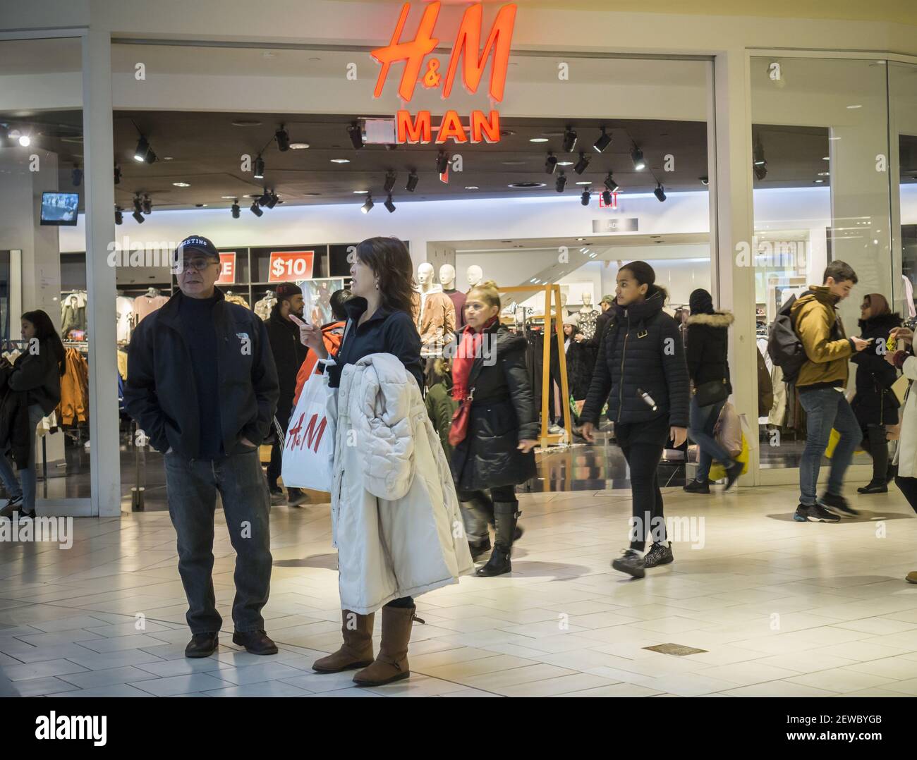 Hordes of shoppers crowd the Queens Center Mall in the borough of Queens in  New York on Sunday, December 17, 2017. H&M reported a drop of 61 percent in  first-quarter profits prompting