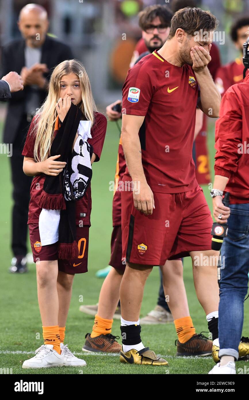 Francesco Totti with his daughter Chanel during his last match with A.S.  Roma. Olympic stadium. Rome (Italy), May 28th, 2017 (Photo by Massimo  Insabato/Mondadori Portfolio/Sipa USA Stock Photo - Alamy
