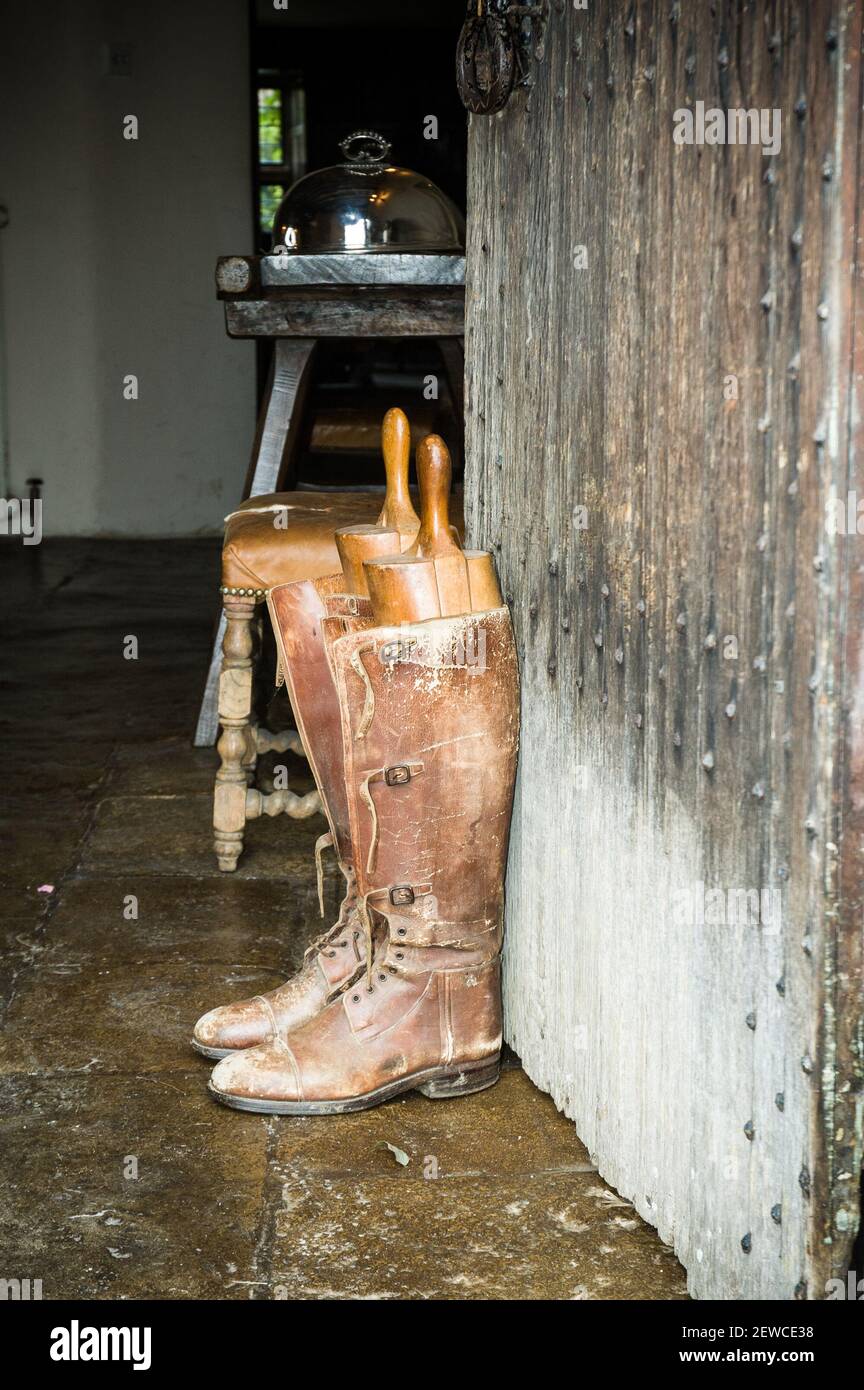 Riding boots man fotografías e imágenes de alta resolución - Alamy