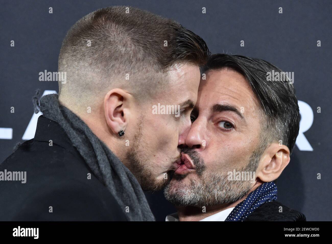 (LR) Charly DeFrancesco kisses Marc Jacobs as they attend the