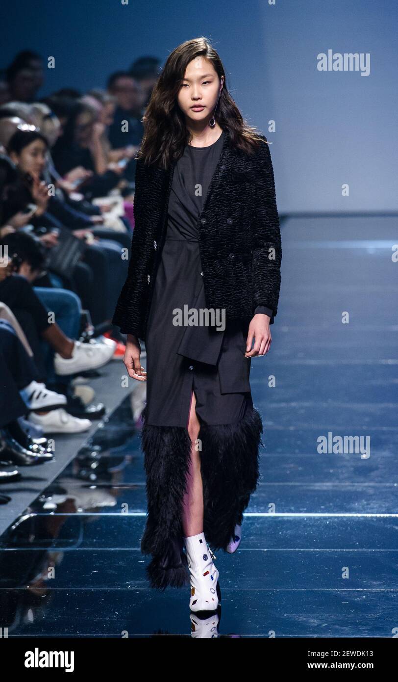 South Korean Model On The Runway During A Hera 16 F W Seoul Fashion Week Designer By Kim Ji Eun Fashion Show At Dongdaemoon Design Plaza Ddp In Seoul South Korea On March 23 16