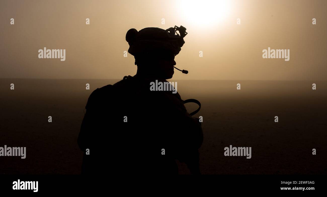 Sgt. Patrick Clancy, a squad leader with 2nd Battalion, 7th Marine Regiment, Special Purpose Marine Air Ground Task Force - Crisis Response - Central Command, provides security during a Tactical Recovery of Aircraft and Personnel exercise at an undisclosed location in Southwest Asia, May 23, 2016. SPMAGTF-CR-CC is ready to respond to any crisis response mission in theater to include the employment of a TRAP force. (Photo by Cpl. Trever Statz/U.S. Marine Corps) Please note: Fees charged by the agency are for the agency’s services only, and do not, nor are they intended to, convey to the user Stock Photo