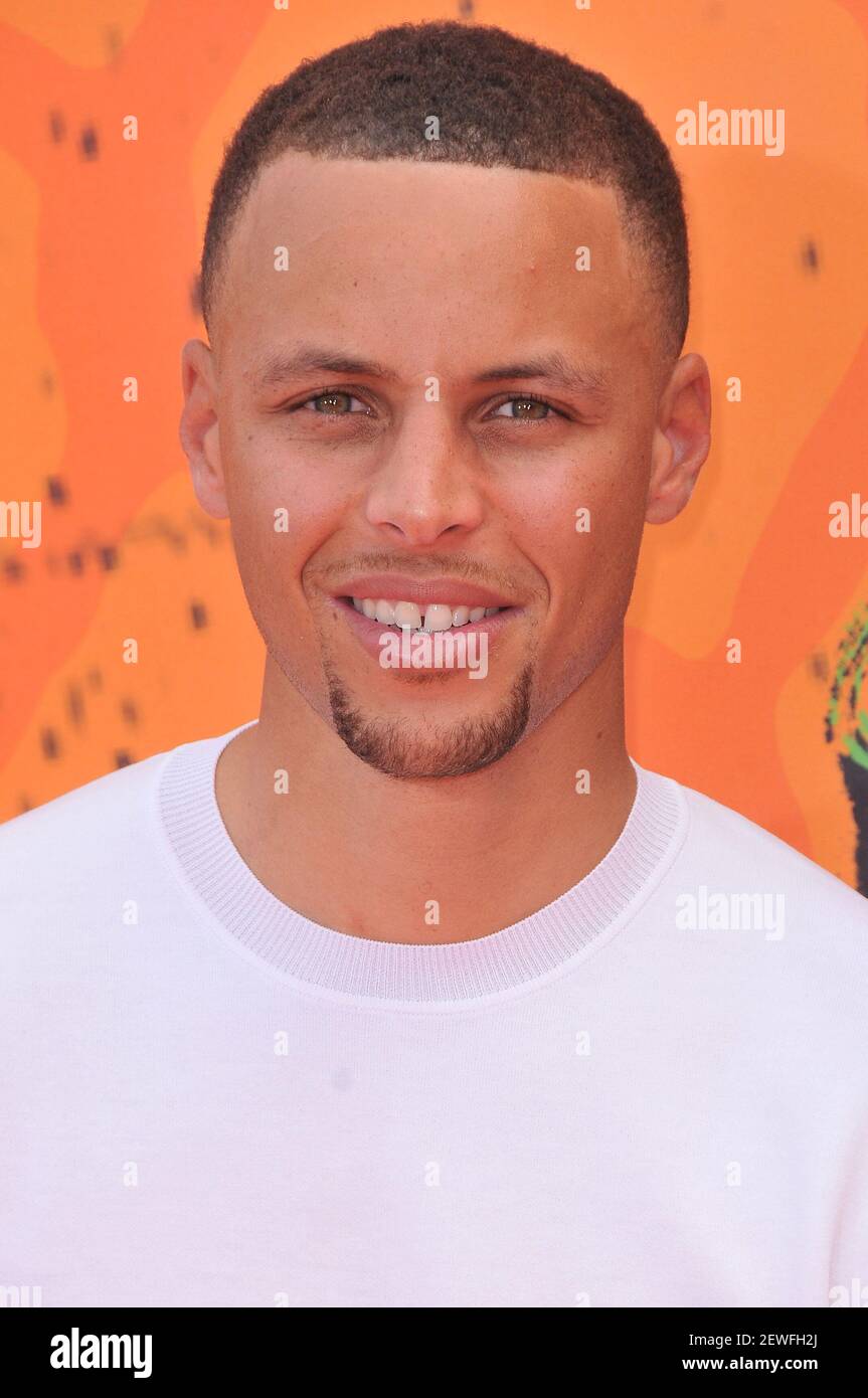 Stephen Curry arrives at the Nickelodeon s Kids Choice Sports