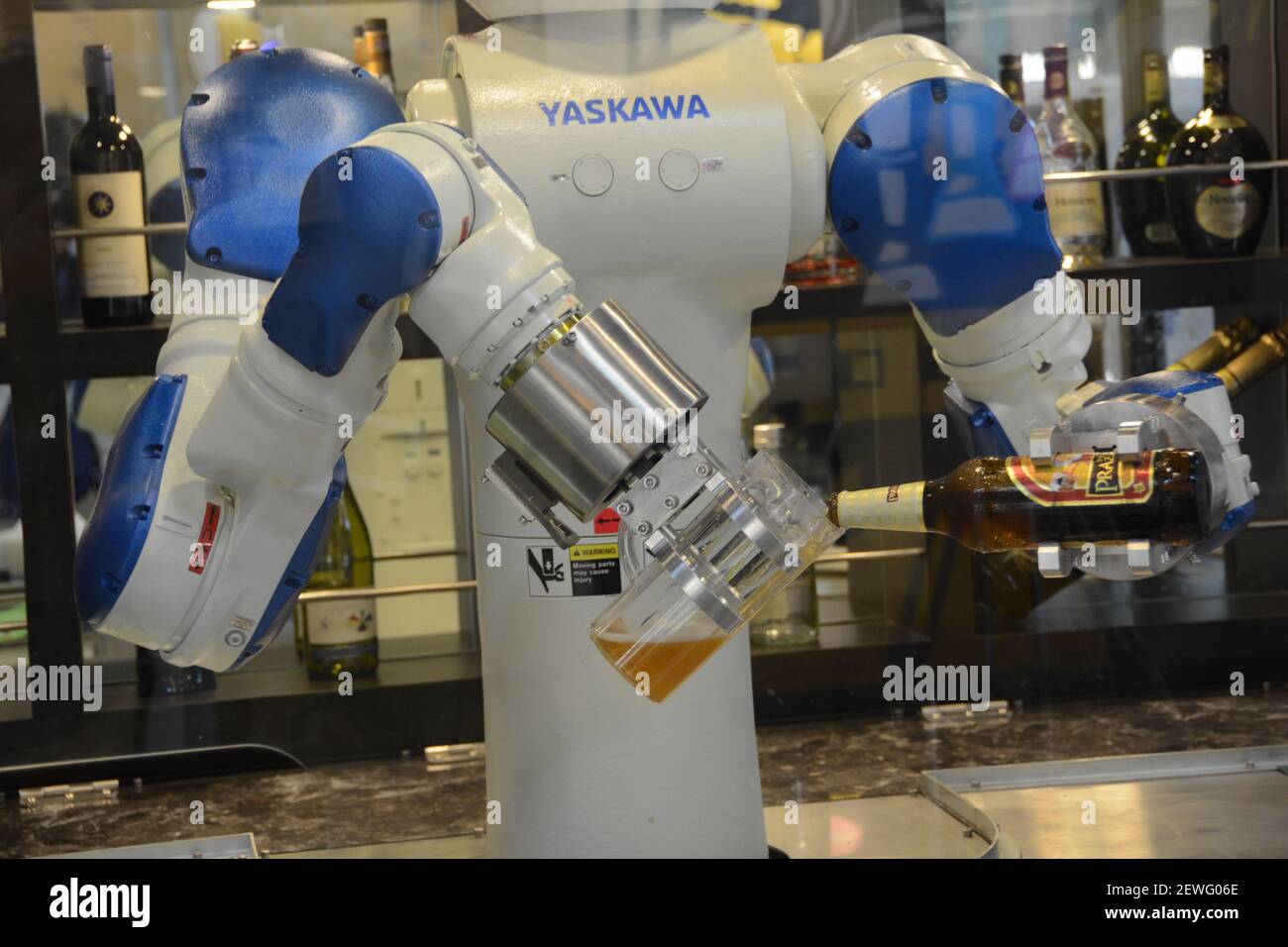 A beer robot serves beer in a bar in Qingdao, east China's Shandong  Province, July 30, 2016. New technology integrated into this year's Qingdao  International Beer Festival, which is to open on