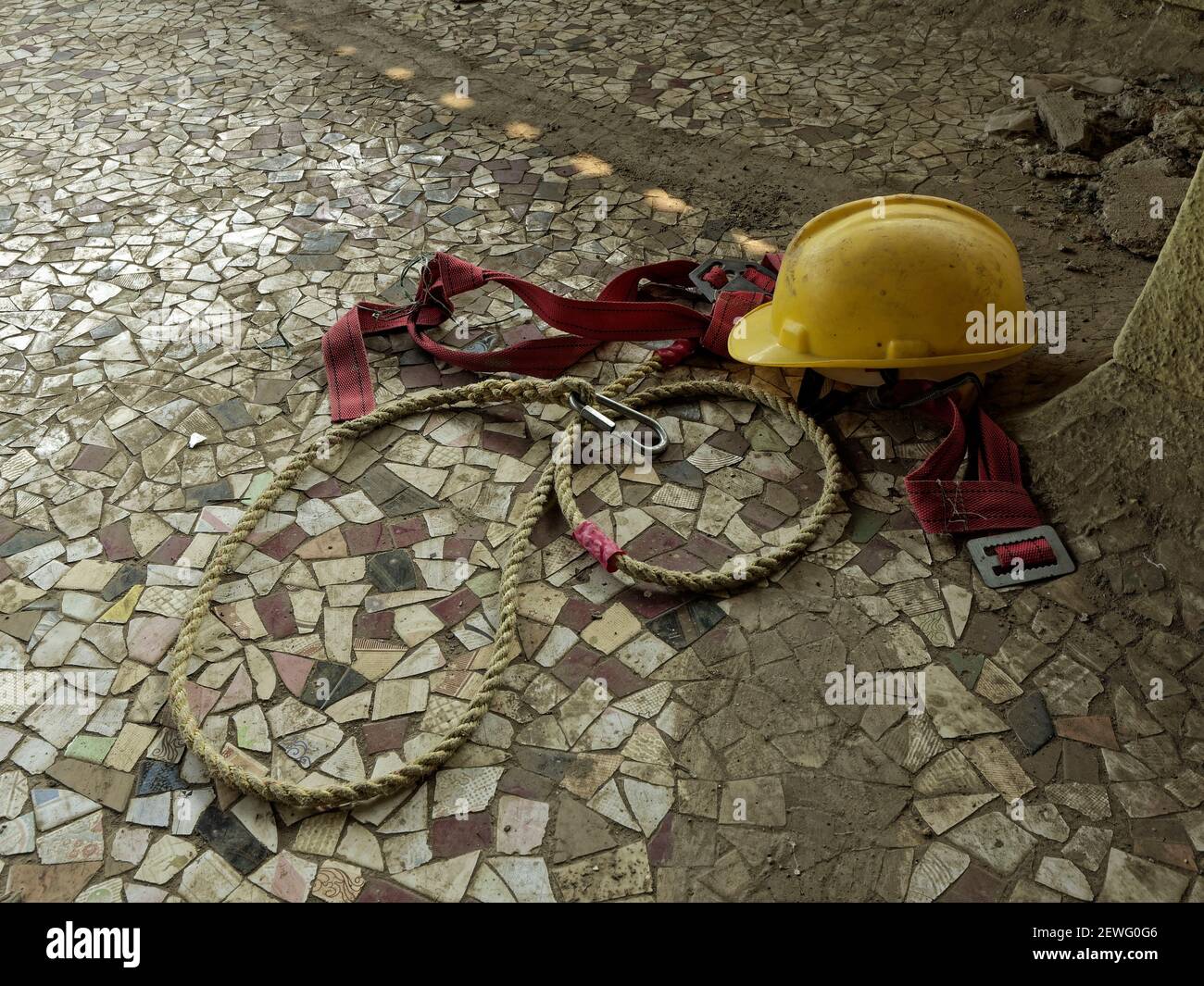 Safety harness and helmet and worker hi-res stock photography and ...