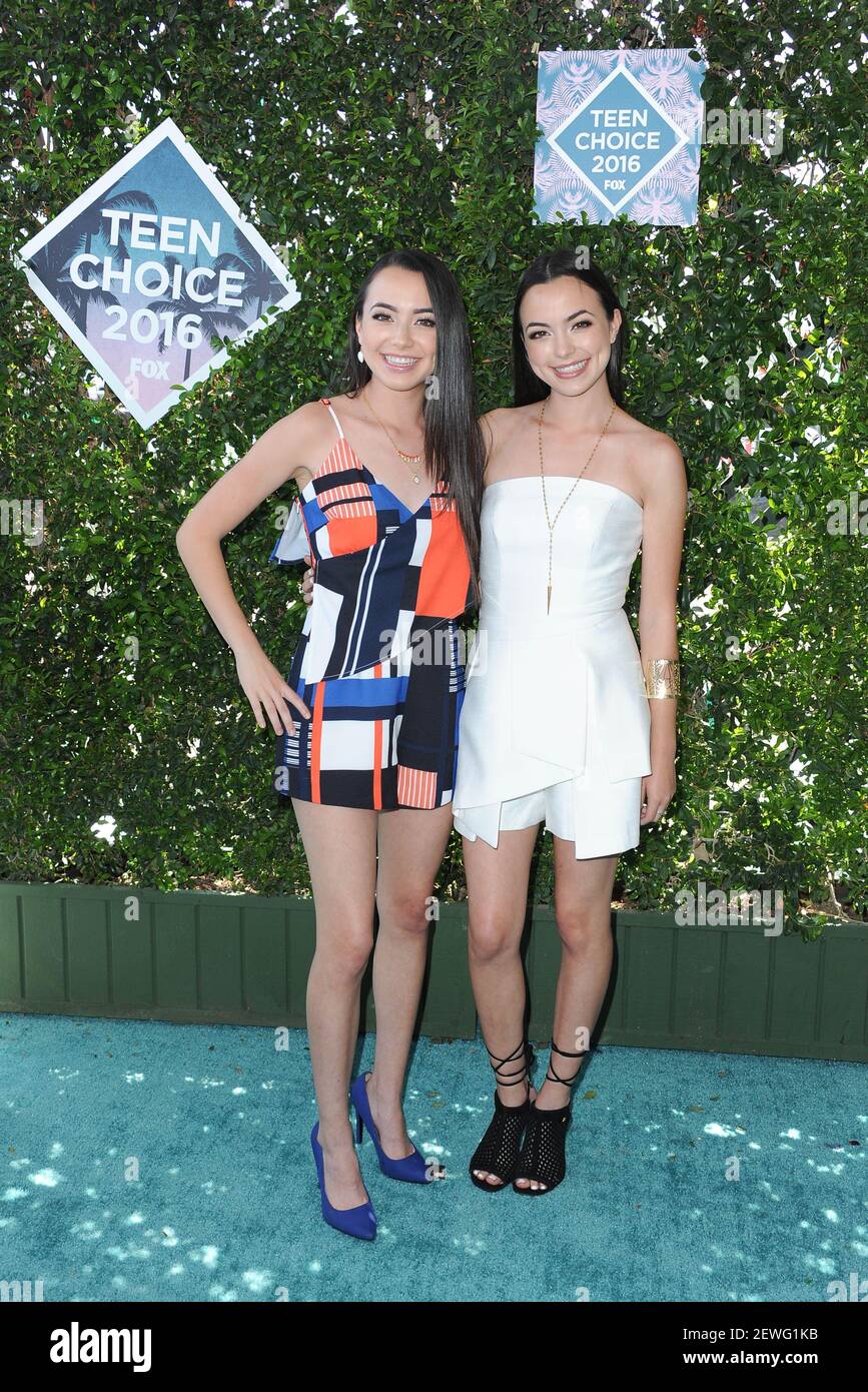 Merrell Twins arrives at FOX's Teen Choice 2016 at The Forum on July 31,  2016 in Los Angeles, California Stock Photo - Alamy