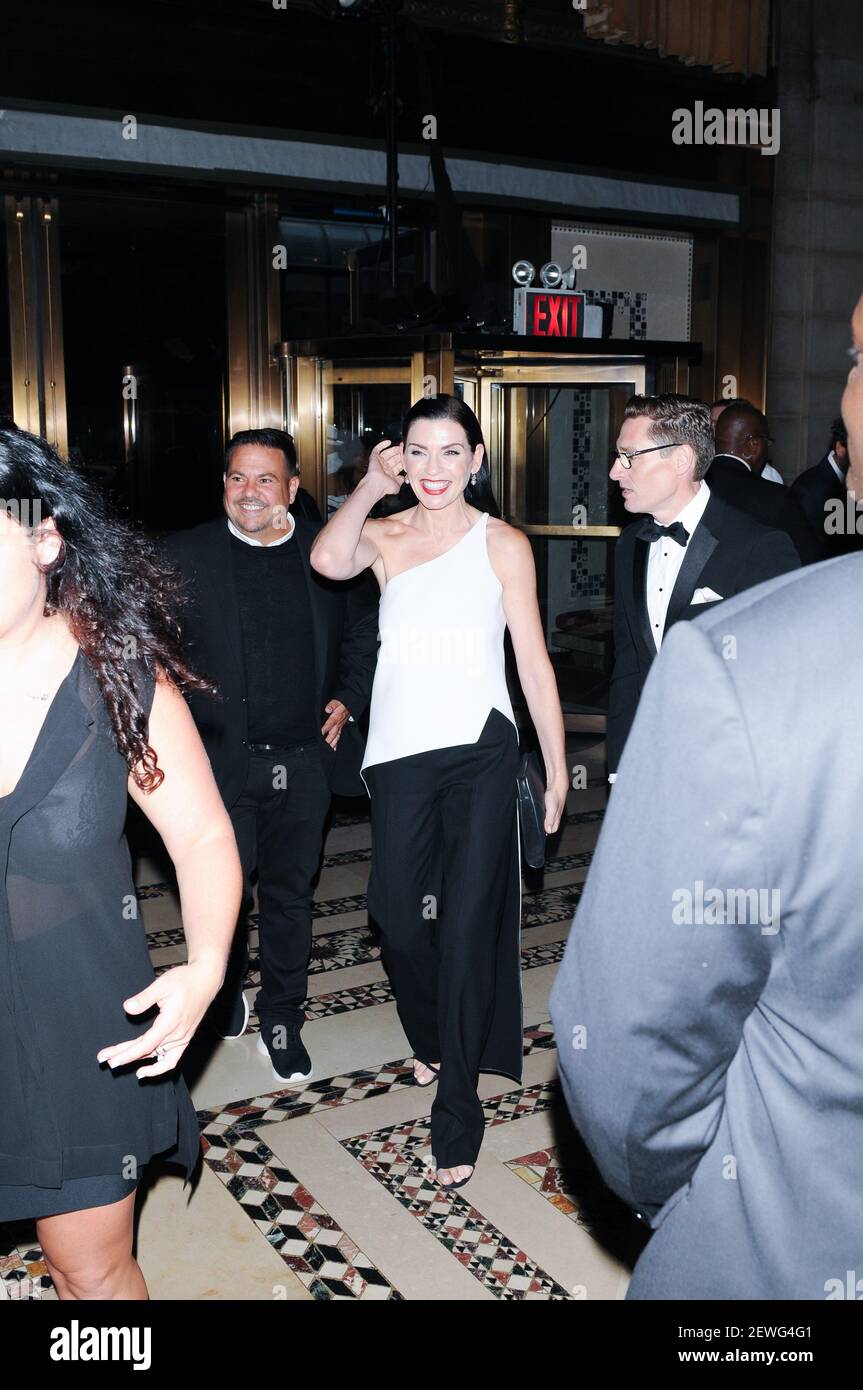 Julianna Margulies attends NY The Accessories Council Excellence