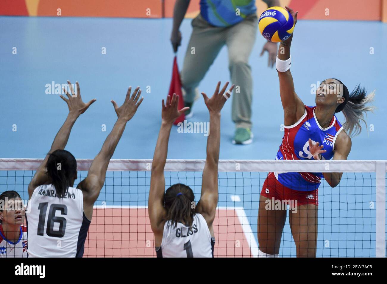 2016 VOLLEYBALL OLYMPICS - CROSS Aurea (PUR), AKINRADEWO Foluke (USA) and  Alisha GLASS (USA) during the Women's Volleyball 2016 Olympics held in  Maracanãzinho. NOT AVAILABLE FOR LICENSING IN CHINA (Photo: Celso  Pupo/Fotoarena) ***