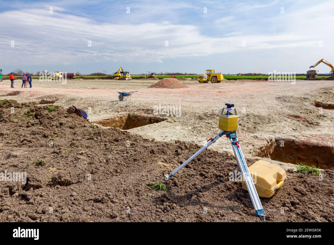 Total center device with laser for leveling other devices to level