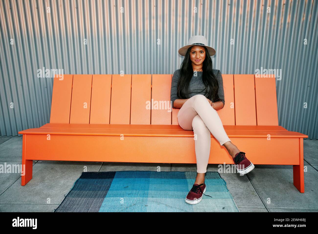 Mixed race young woman city hi-res stock photography and images - Alamy