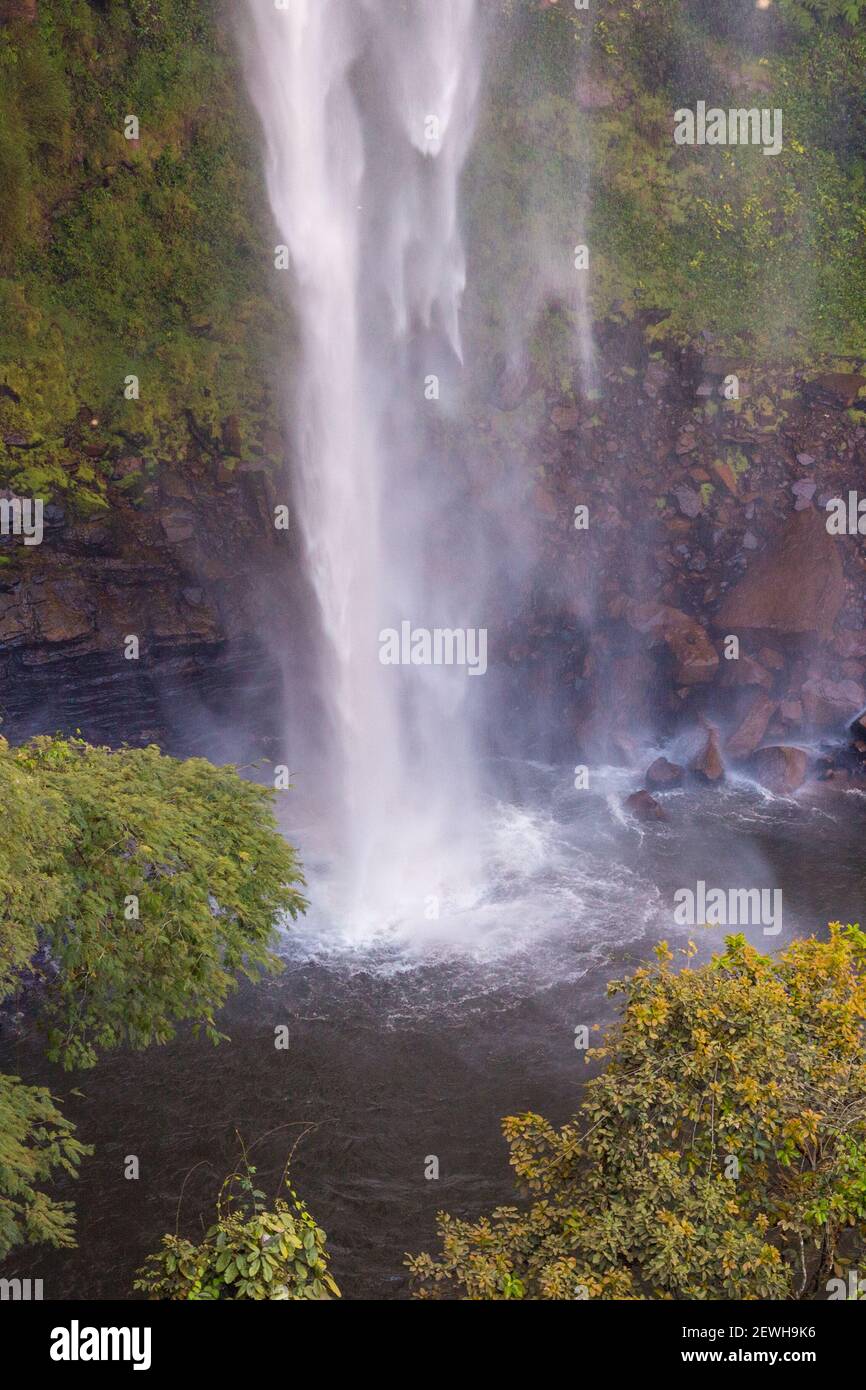 Veu de Noiva waterfall in the Chapada dos Guimaraes Nationalpark in Mato Grosso, Brazil Stock Photo