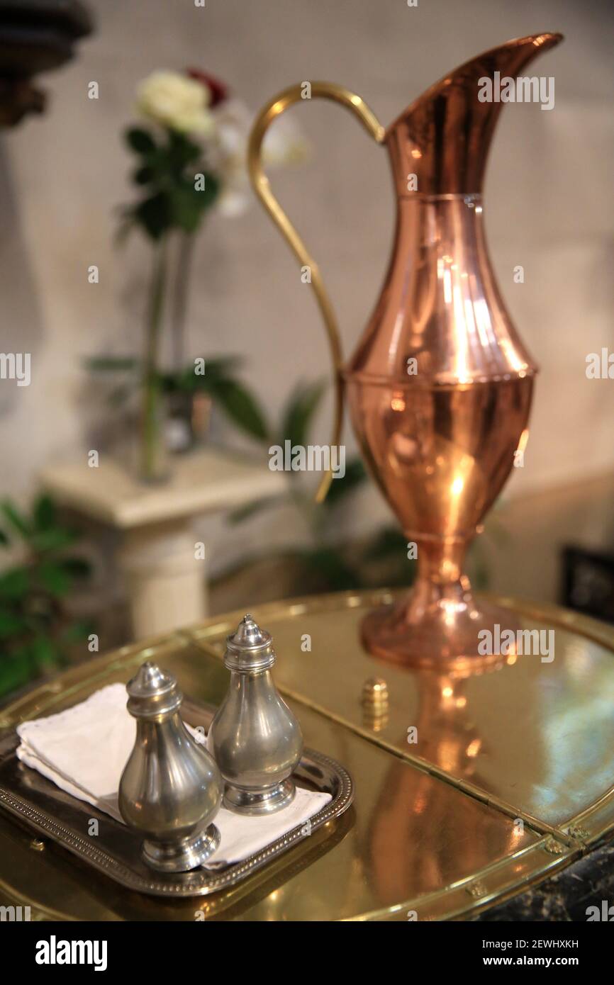 Cruets holy oil hires stock photography and images Alamy