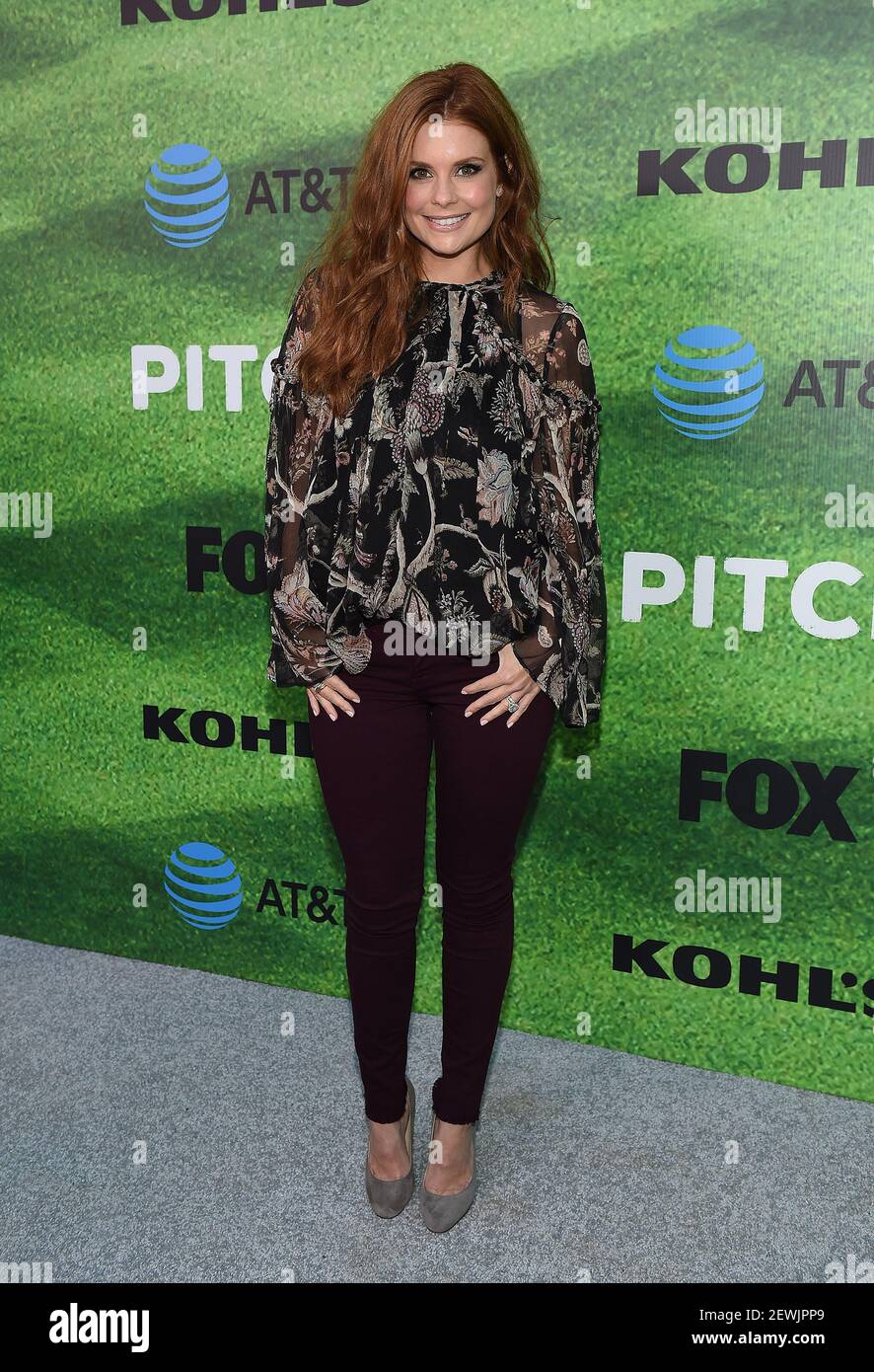 LOS ANGELES SEPTEMBER 13 Joanna Garcia Swisher attends the series(02)