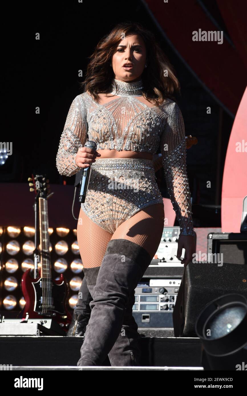 Demi Lovato attends NY: Global Citizen Festival 2016 on September 24, 2016  at Central Park in New York City, USA. (Photo by Steve Eichner) *** Please  Use Credit from Credit Field *** Stock Photo - Alamy