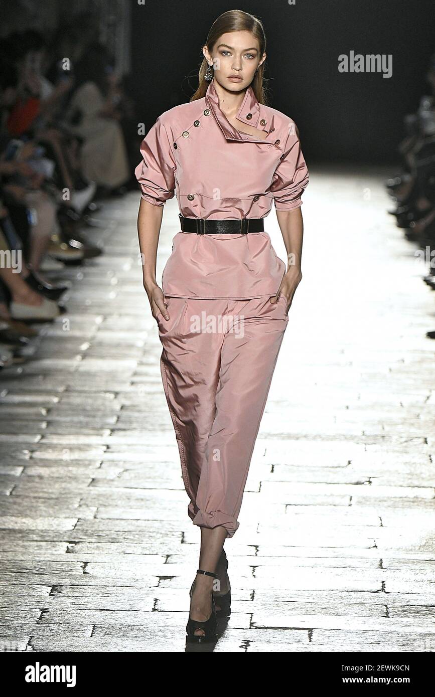 gigi hadid bottega veneta