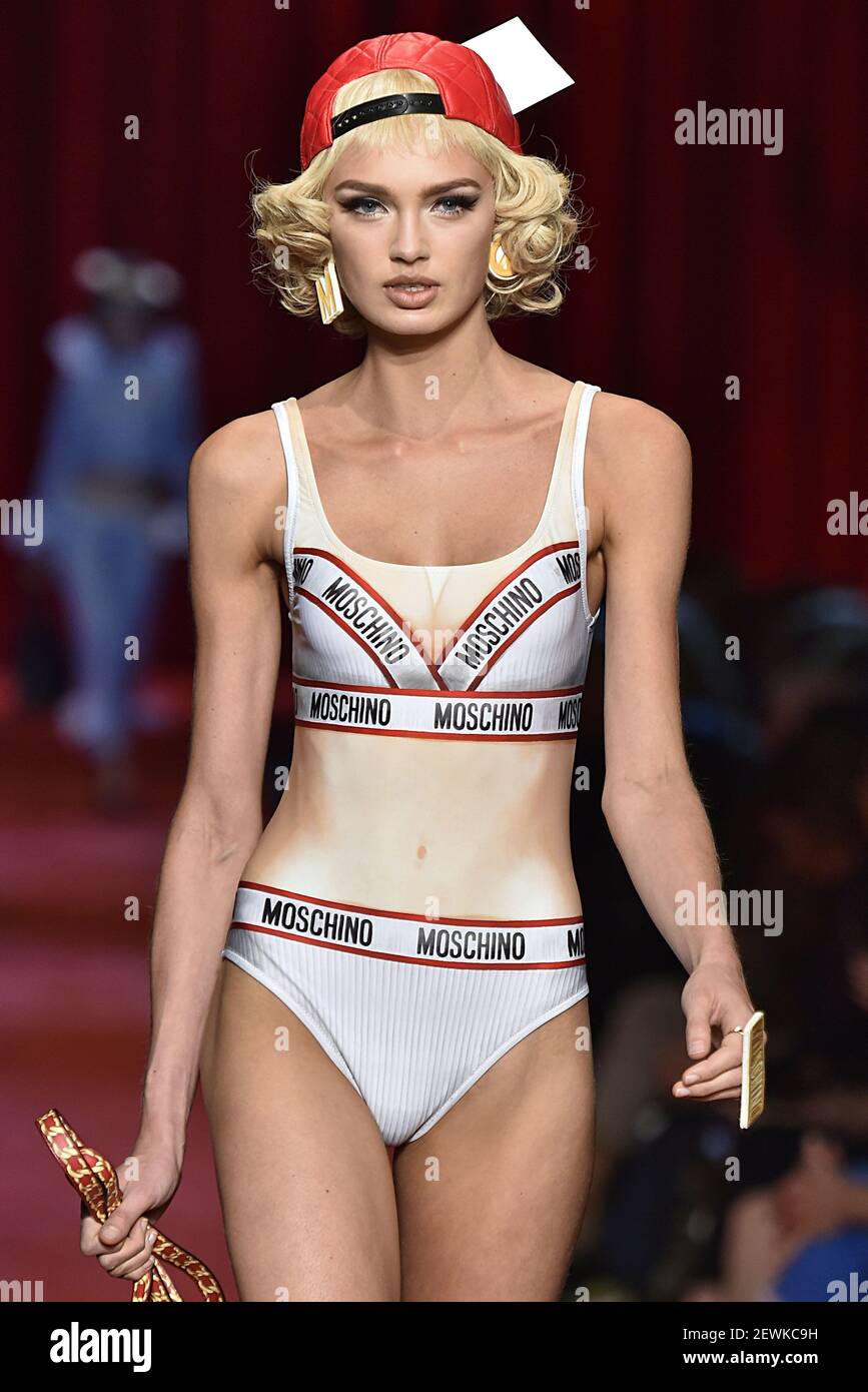 Romee Strijd attends Milan: Moschino RTW Spring Summer 2017 on September  23, 2016 at Milan Fashion Week in Milan, Italy. (Photo by Jonas Gustavsson  Stock Photo - Alamy