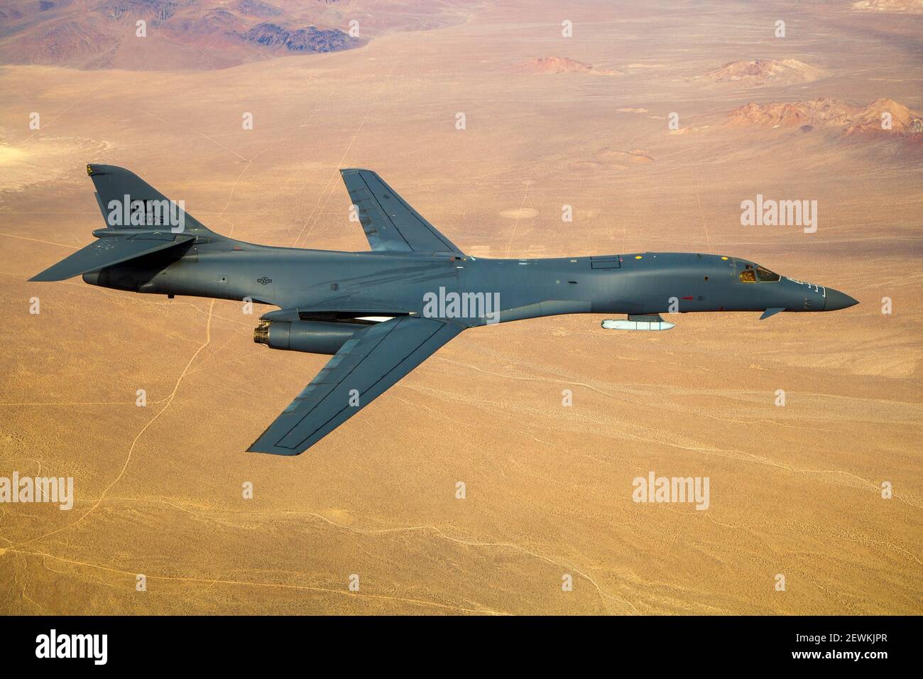 US AIR FORCE USAF B-1B AIRCRAFT DD 8X12 PHOTOGRAPH 