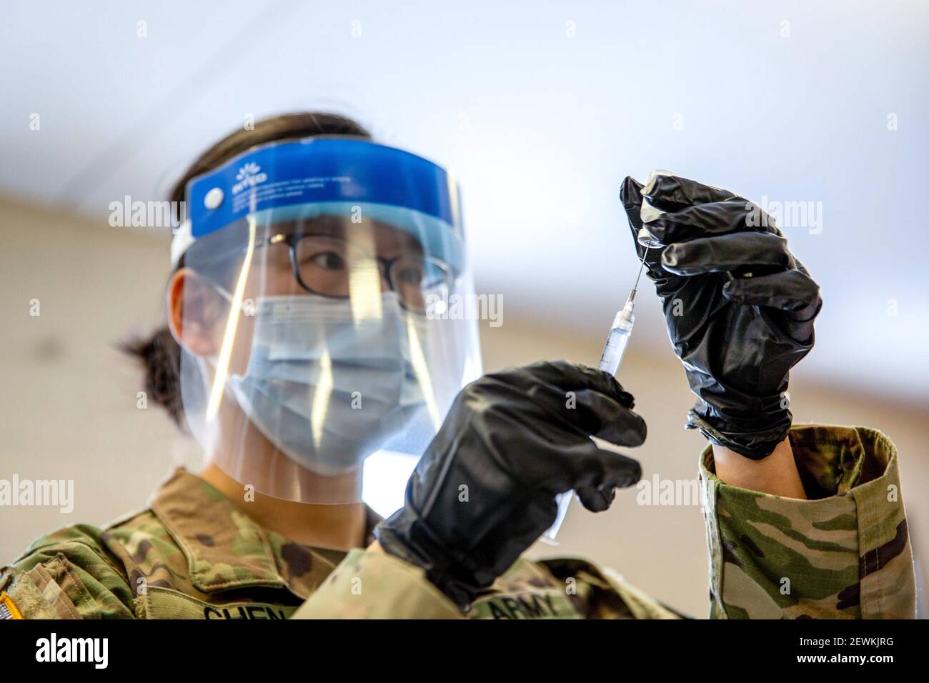 U. S. Army Spc. Ying Chen, assigned to Joint Task Force COVID-19, New York National Guard, prepares a dosage of the Pfizer-BioNTech COVID-19 vaccine Stock Photo