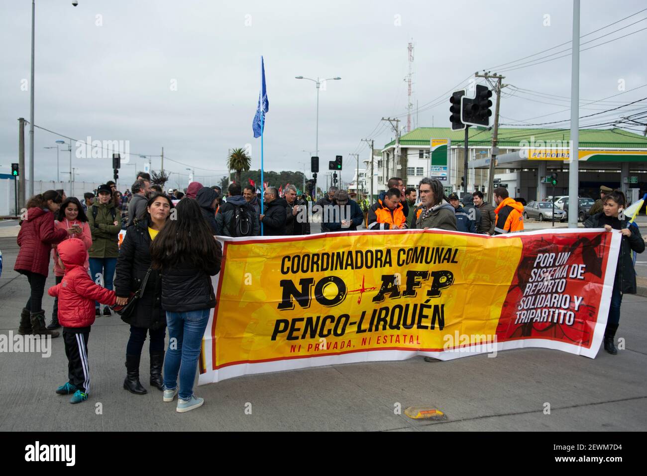 Lienzo de la coordiandora no mas AFP de Lirquen, en la manifestacion del 1º de mayo en Talcahuano. Stock Photo