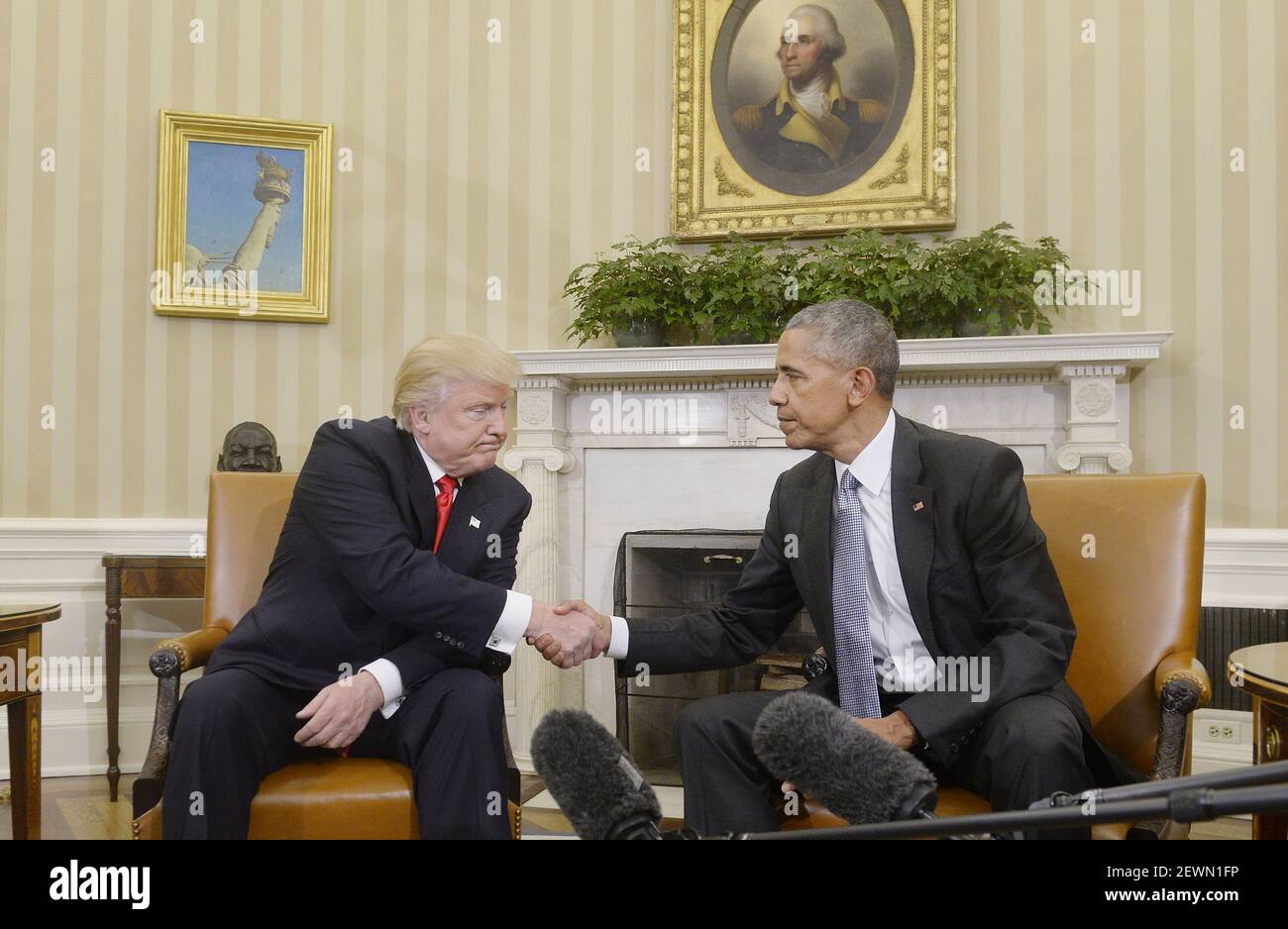 U.S. President Barack Obama meets with President-elect Donald Trump in ...