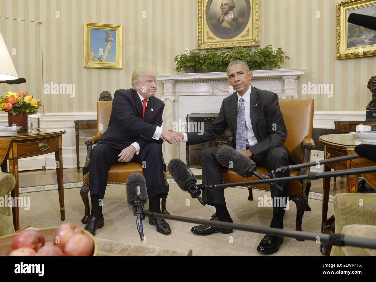 U.S. President Barack Obama meets with President-elect Donald Trump in ...